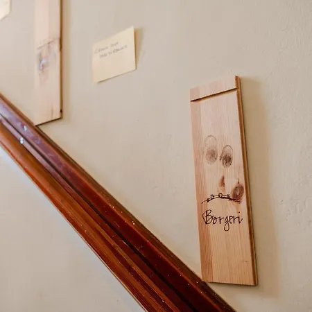 Red Mansarda Виареджо