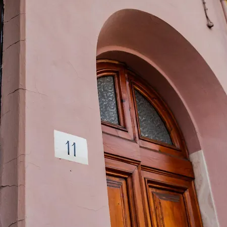 Red Mansarda Виареджо