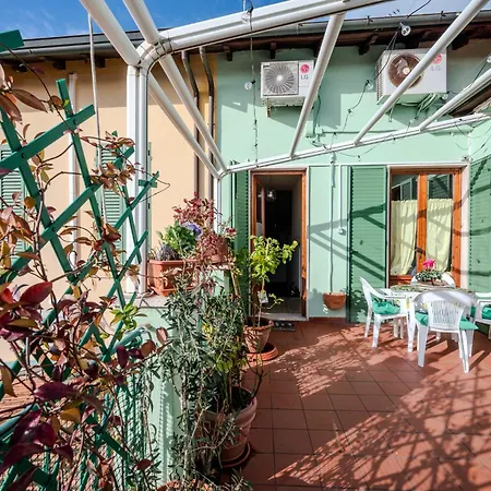 Red Mansarda Виареджо