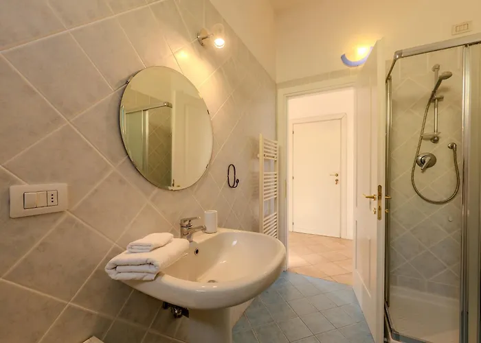 Red Mansarda * Виареджо