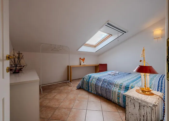 Red Mansarda Виареджо