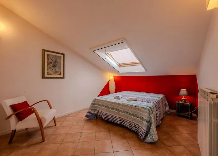 Апартаменты Red Mansarda Виареджо