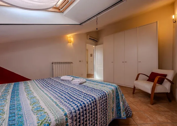 Red Mansarda Апартаменты Виареджо