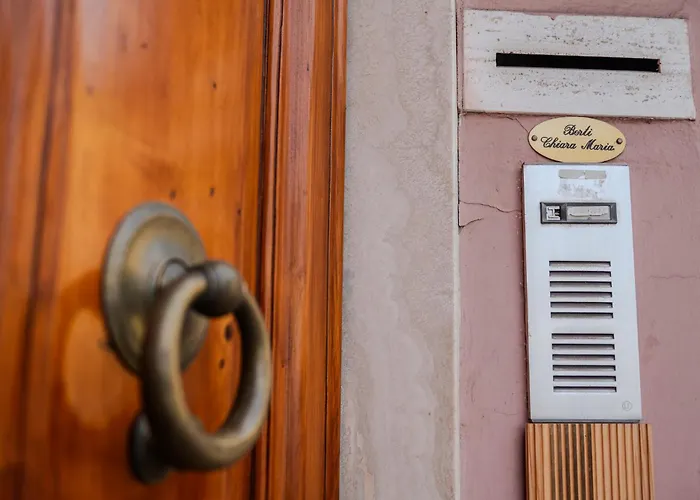 Red Mansarda * Виареджо