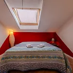 Red Mansarda