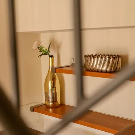 Διαμέρισμα Red Mansarda Βιαρέτζιο