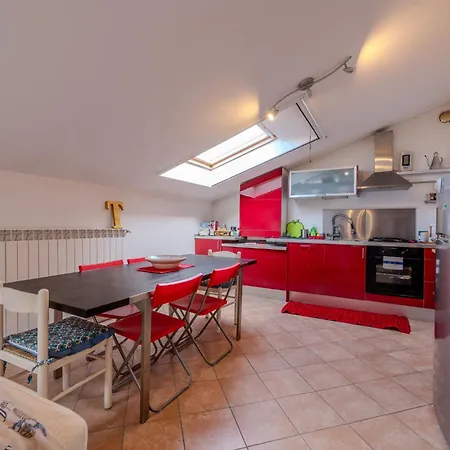 Διαμέρισμα Red Mansarda