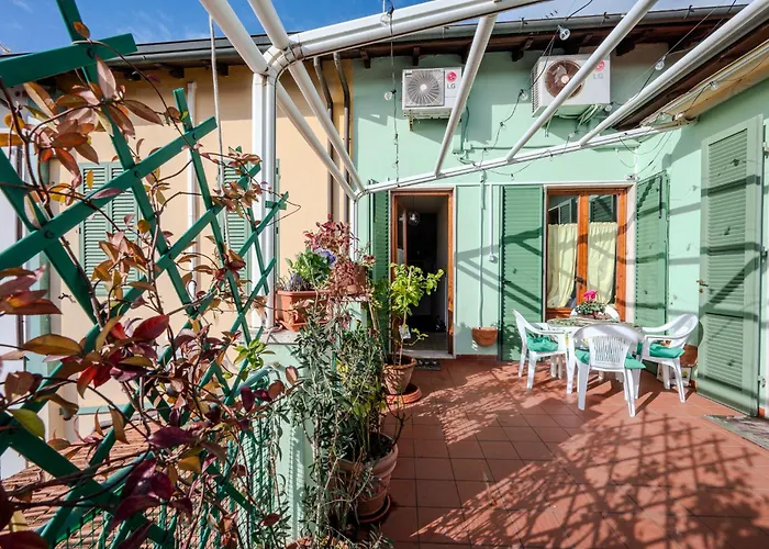 Red Mansarda ヴィアレッジョ