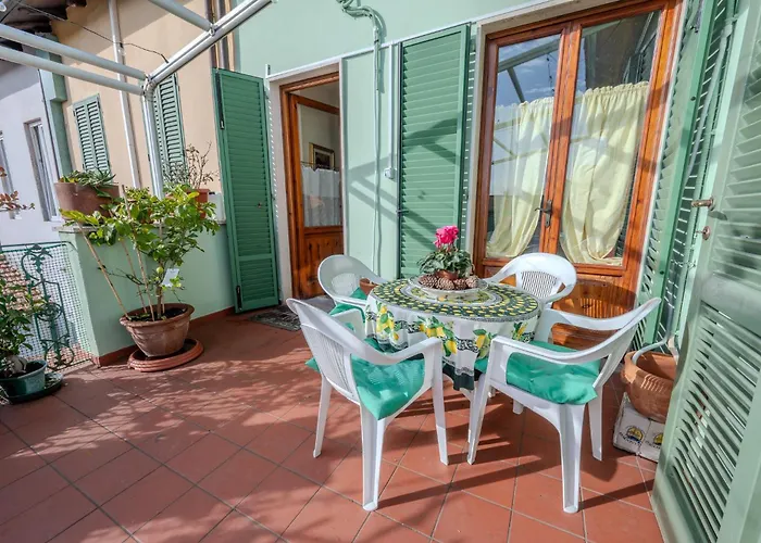 Red Mansarda アパート ヴィアレッジョ